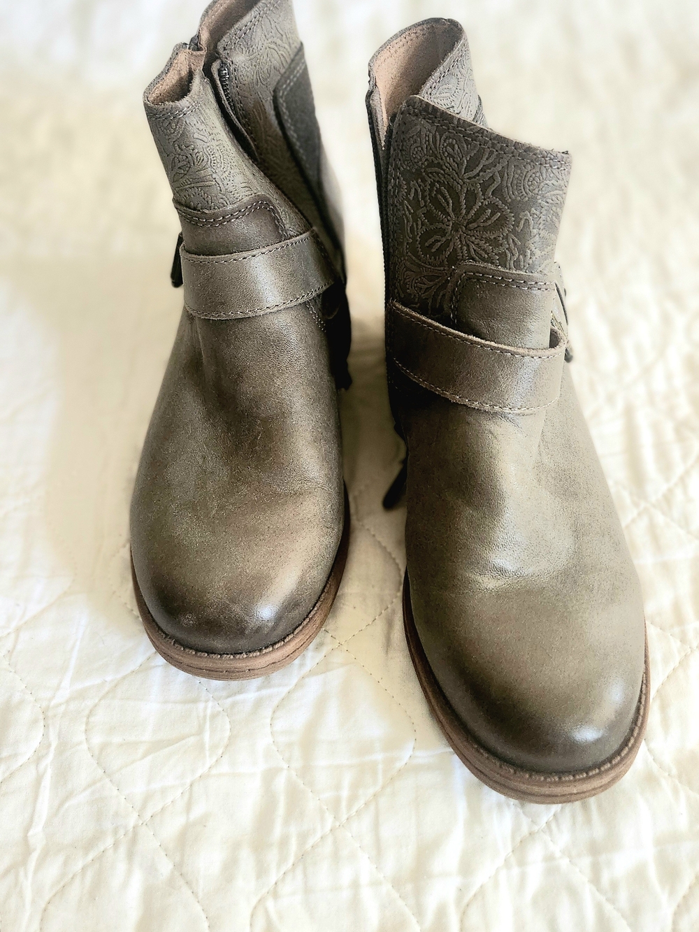 Comfortiva Align Women’s Olive Green Ankle Boots - Stylish Floral Detail